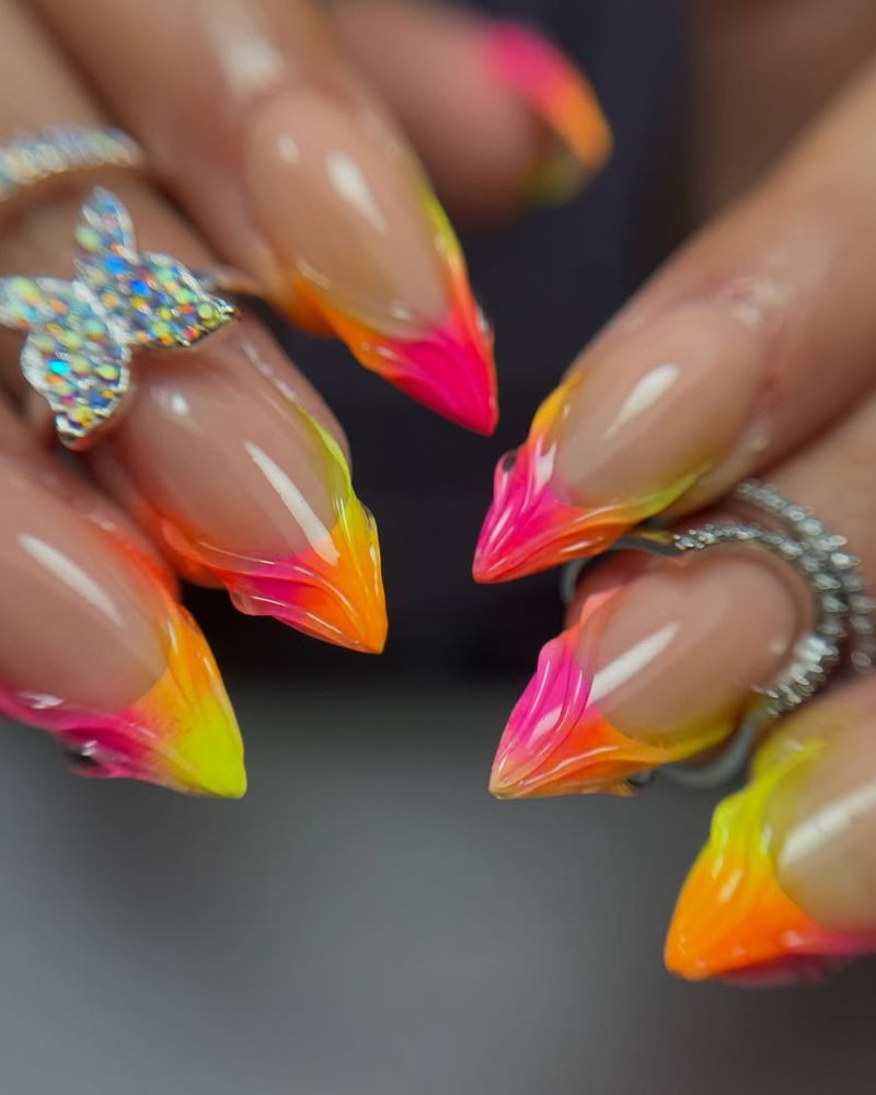 ongles français néon, ongles stiletto