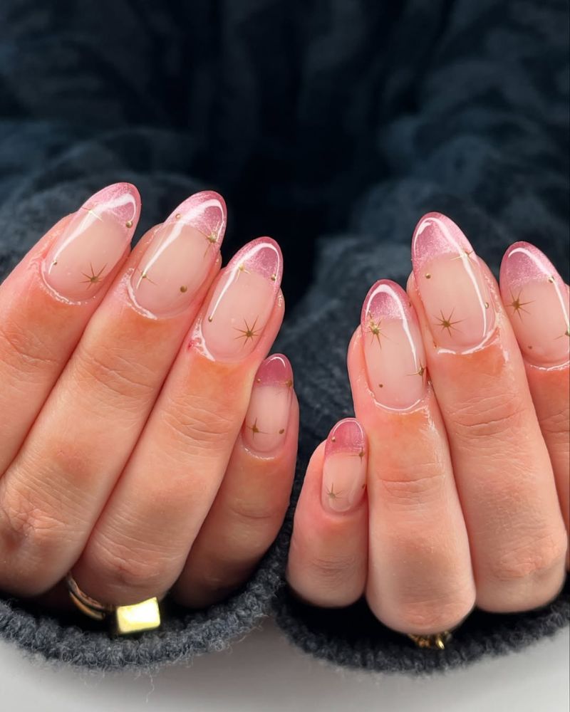 pointes roses scintillantes, nail art étoiles dorées