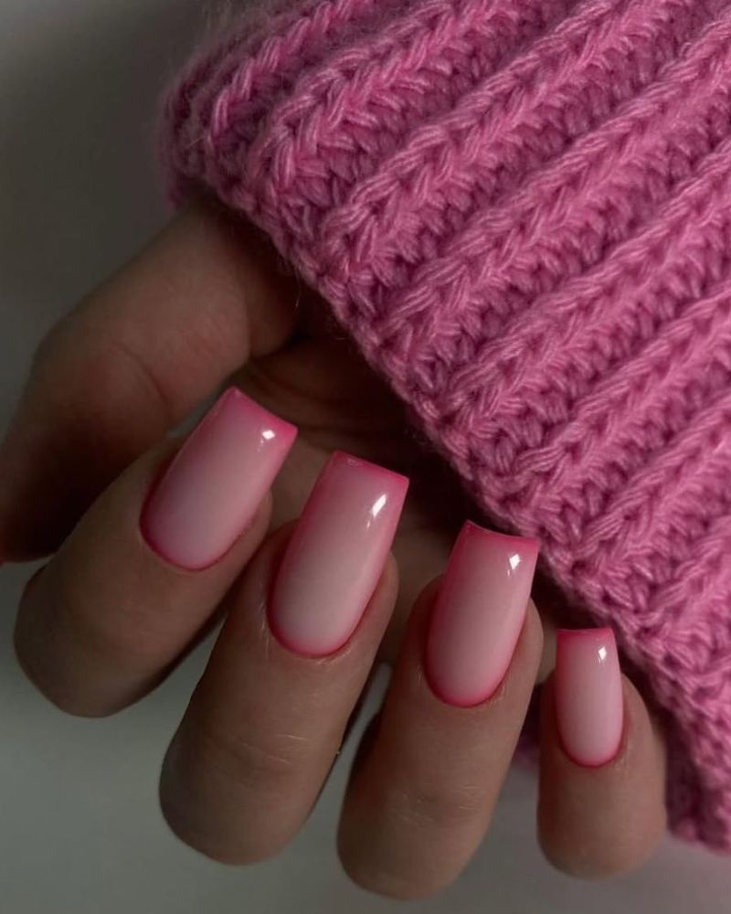 ongles roses aérographiés, ongles carrés roses