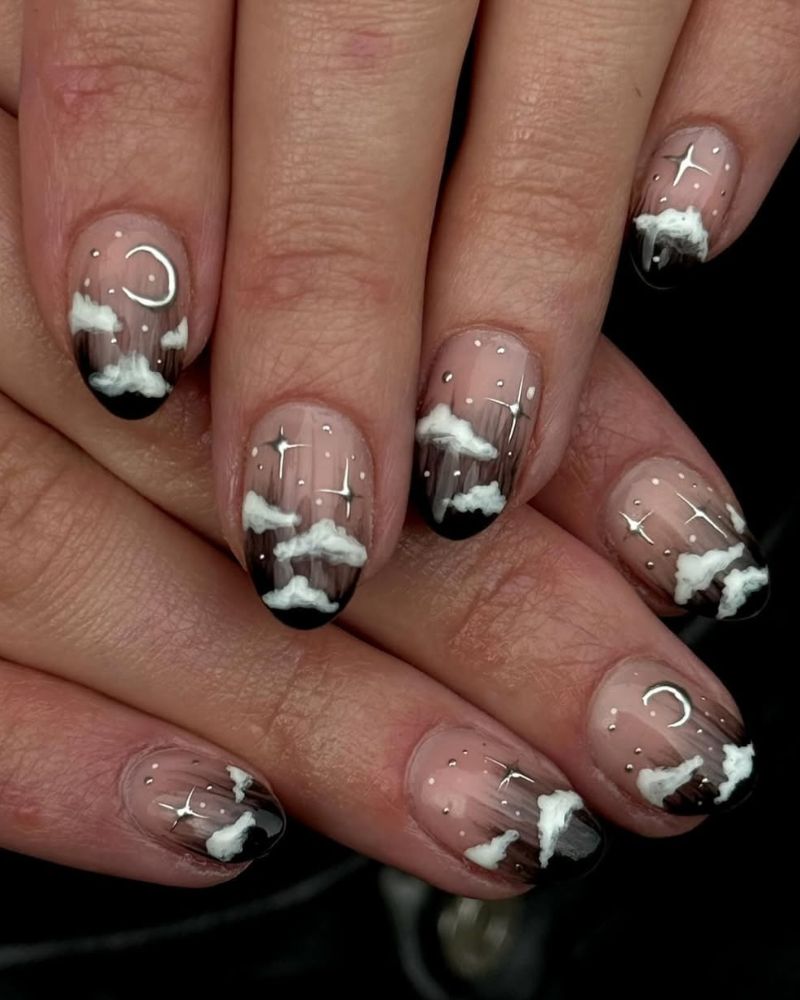 nail art nuage, étoiles argentées, manucure noire