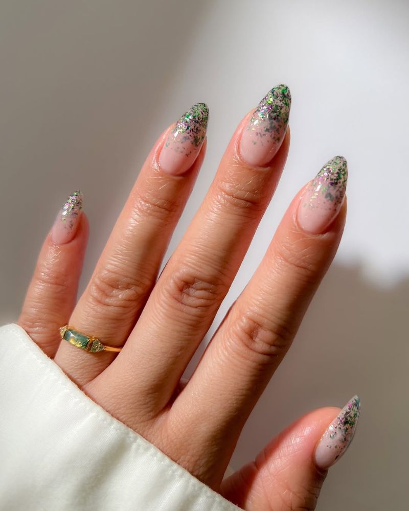 idée d’ongles dégradé scintillant pour Noël