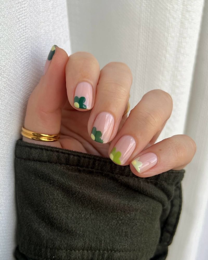ongles verts, nail art vert, nail art fleurs