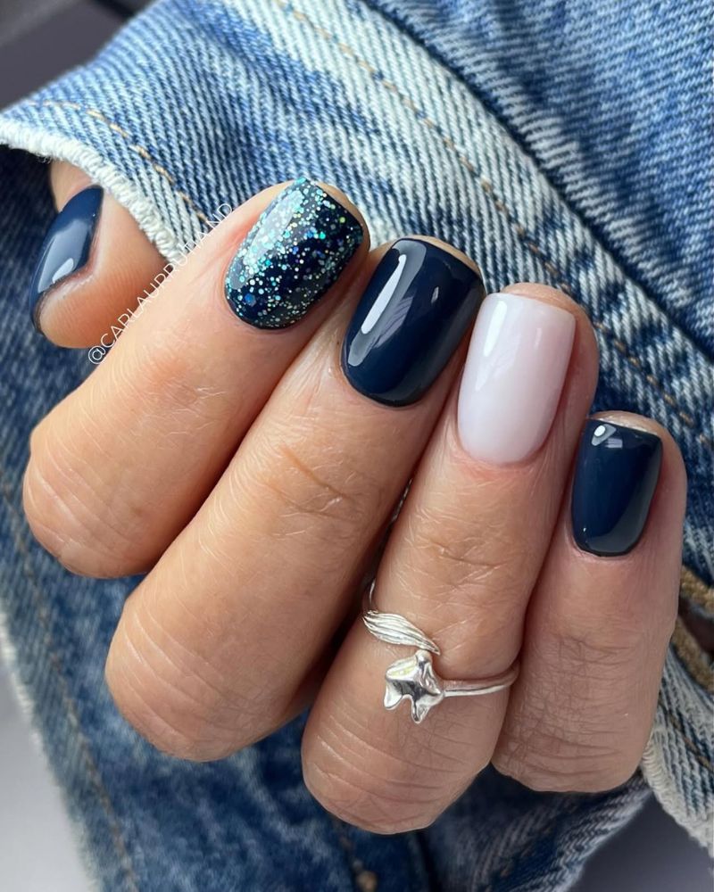 ongles courts bleus, ongles bleu marine