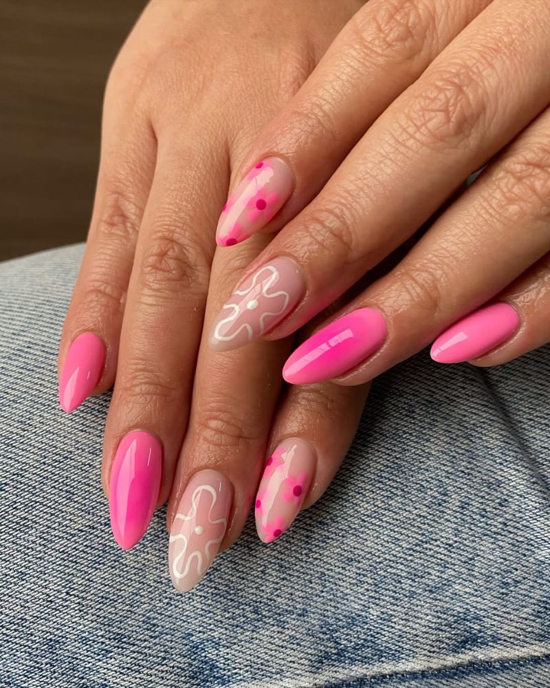 ongles rose vif avec design, nail art fleurs