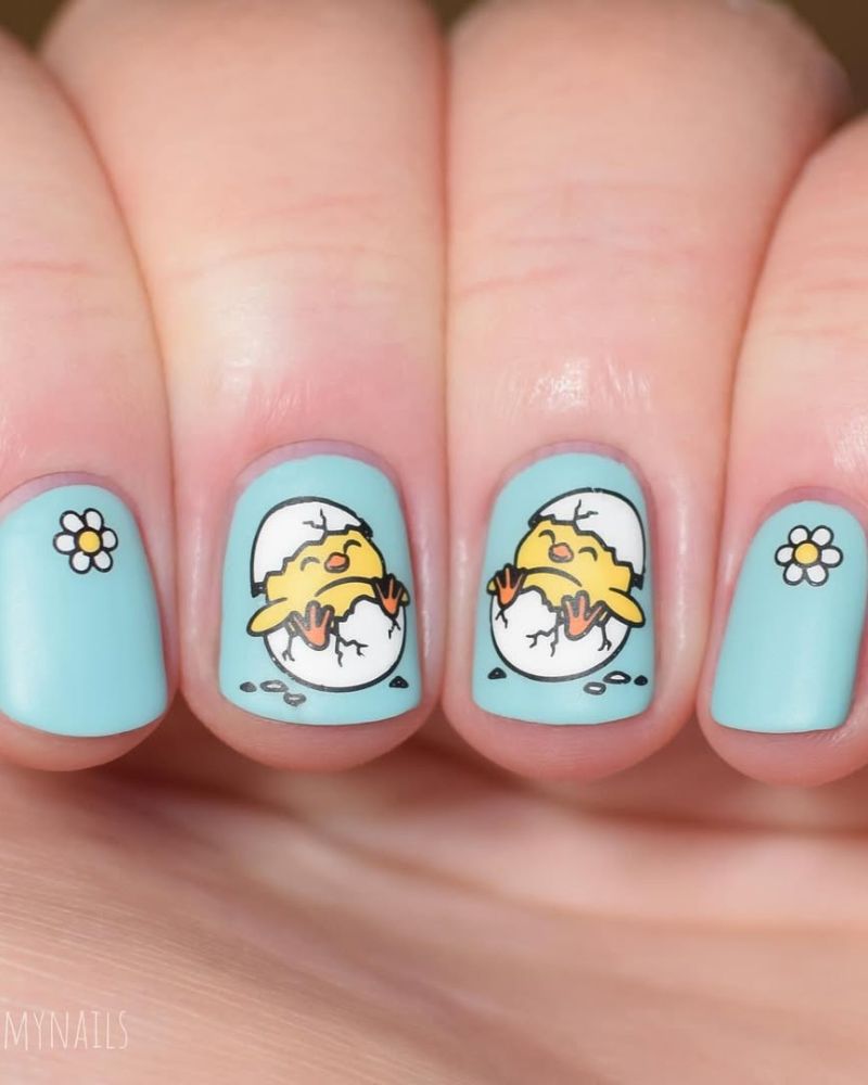 nail art poussin, ongles bleu ciel