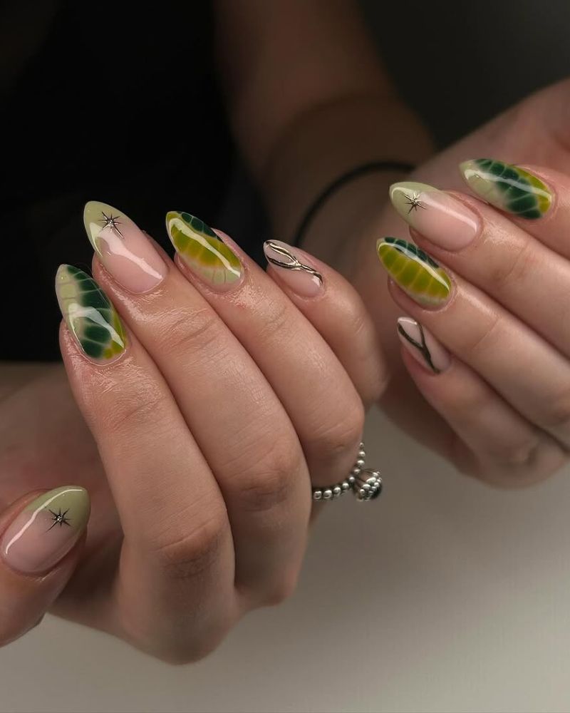 ongles stilettos, french manucure, nail art argenté