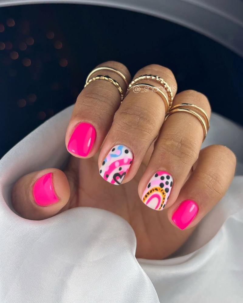 ongles roses d'été, ongles courts d'été