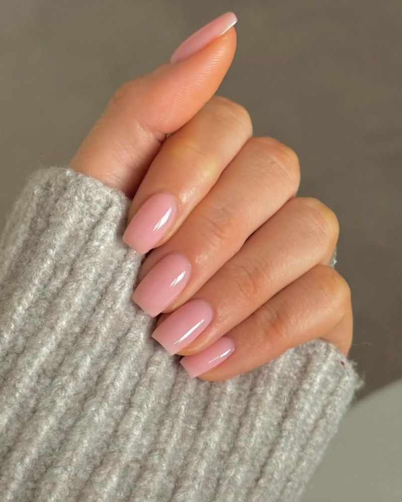 forme carrée des ongles, ongles nude rosés