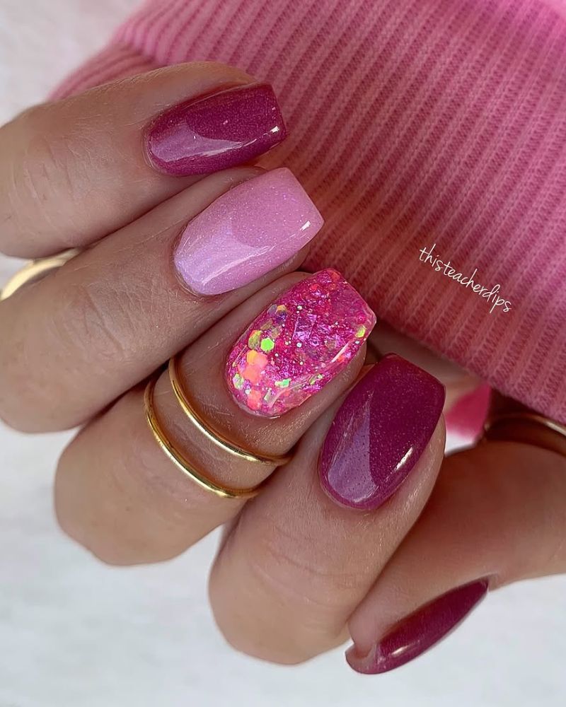 ongles roses pailletés