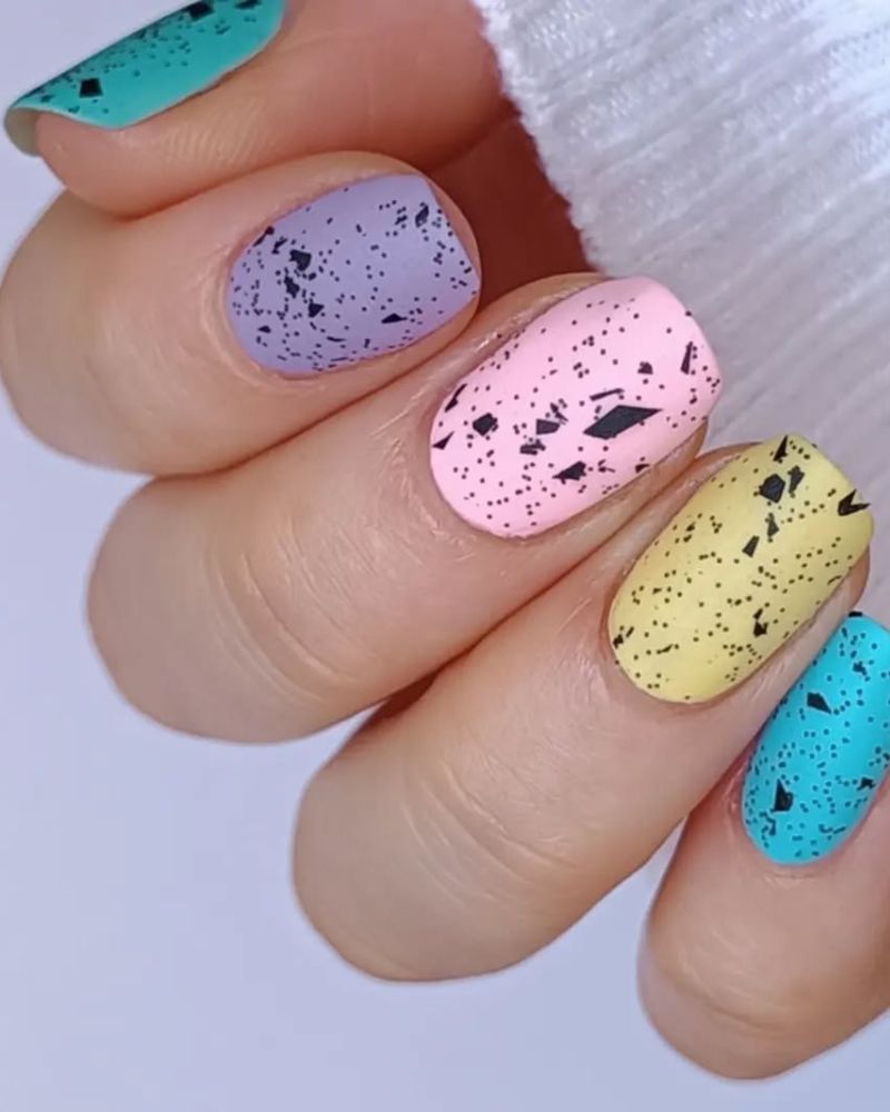 nail art œuf, ongles colorés