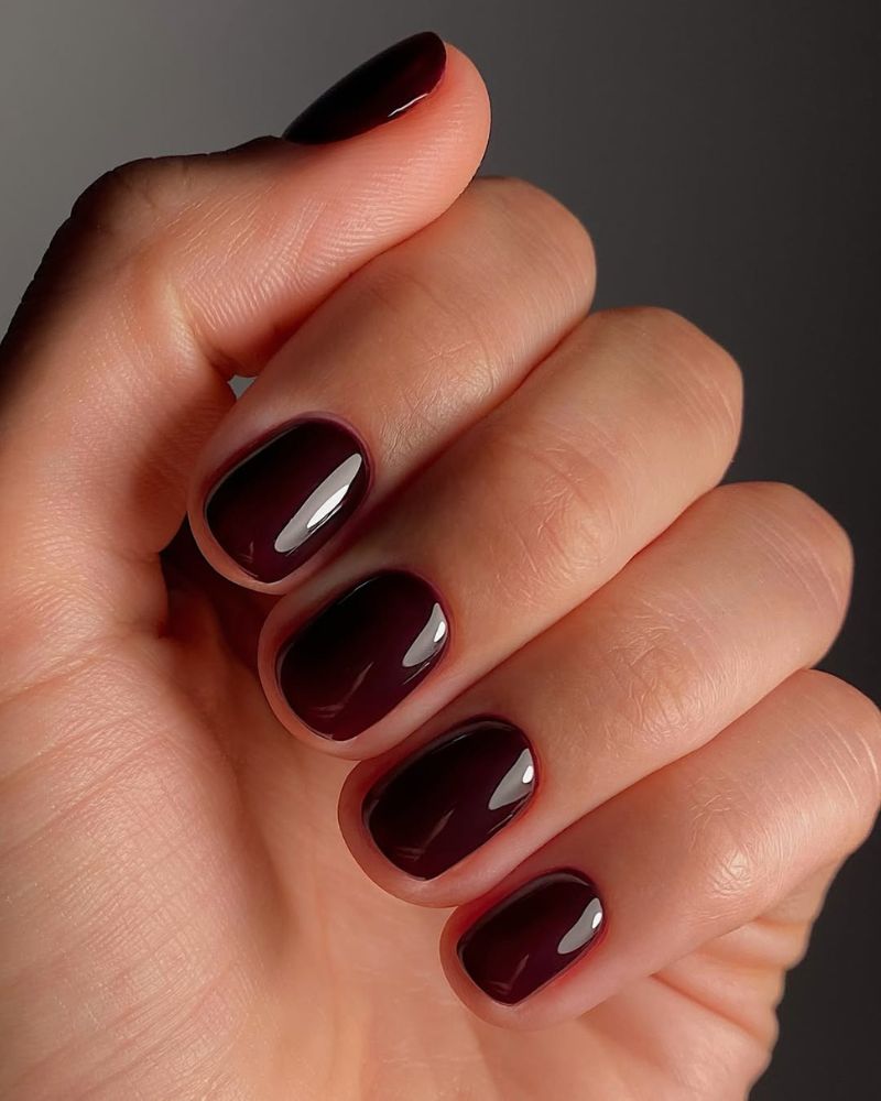 ongles marron courts, simples et classe
