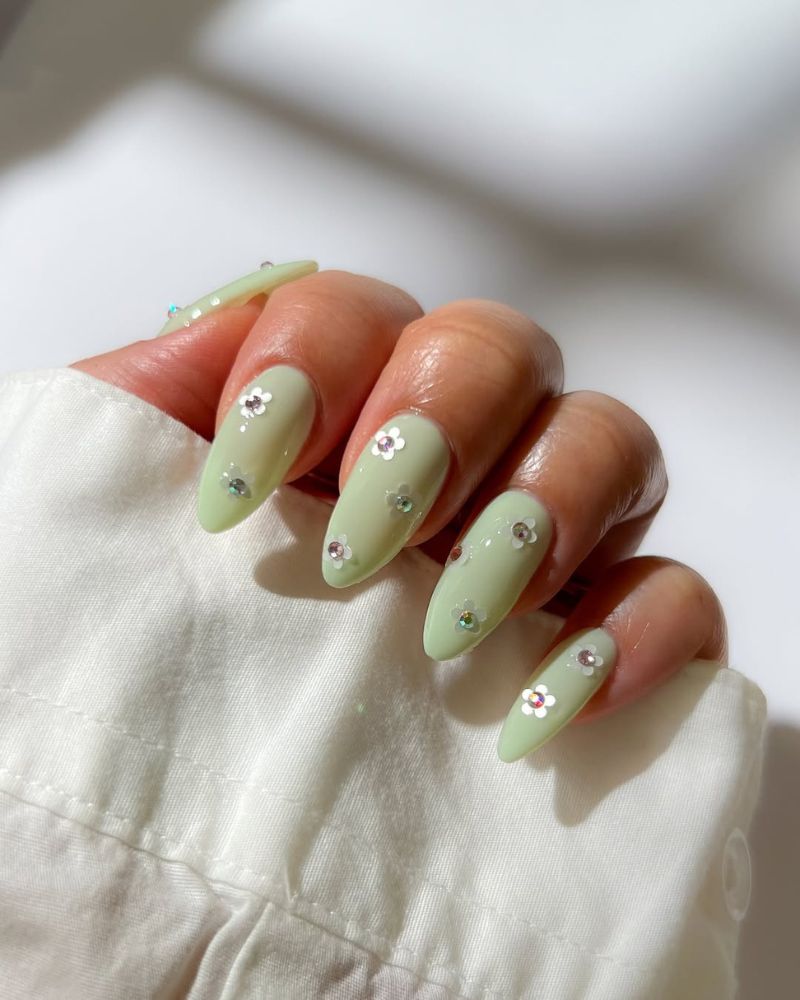 ongles vert menthe, ongles amande, ongles de printemps