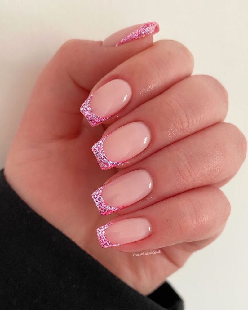 french manucure rose
ongles pailletés roses