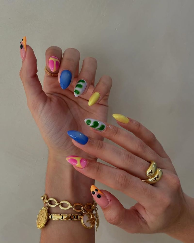 design d’ongles simple d’été, ongles colorés d’été