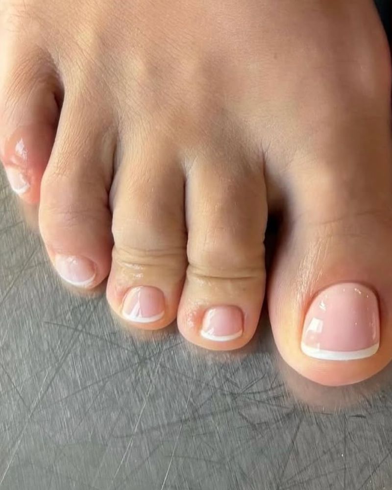 pédicure française, bouts d’ongles sur orteils