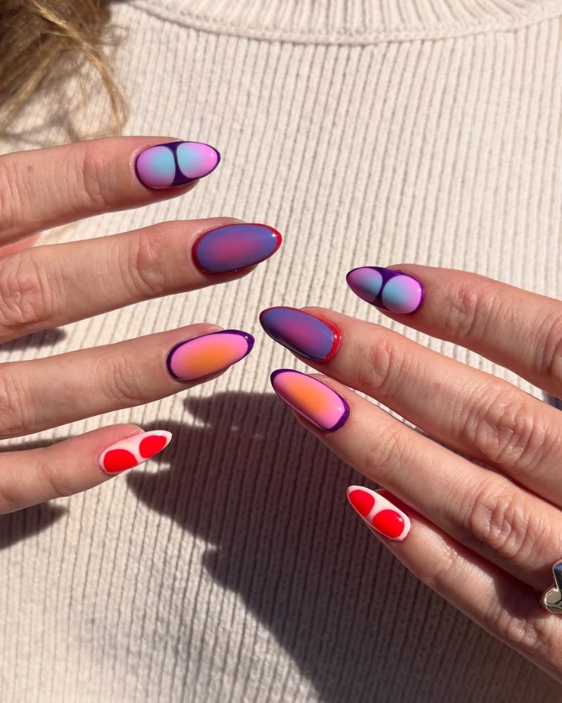 ongles colorés violet, rose, rouge et bleu pour l'automne