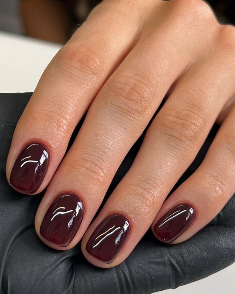 ongles courts d'automne, ongles rouge vin