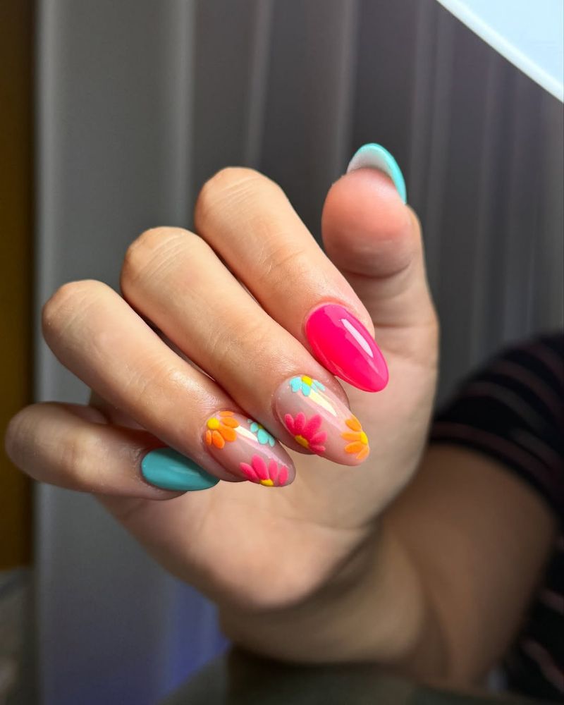 ongles rose vif, ongles bleus, ongles d’été