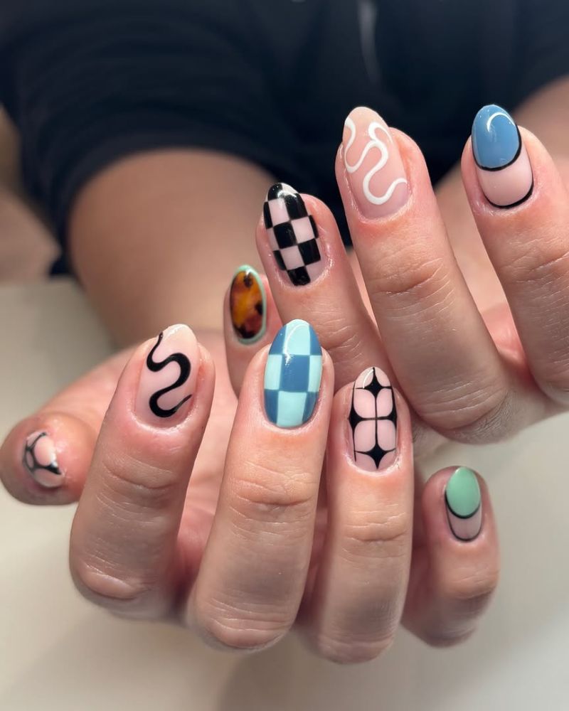 ongles nude avec nail art automnal
