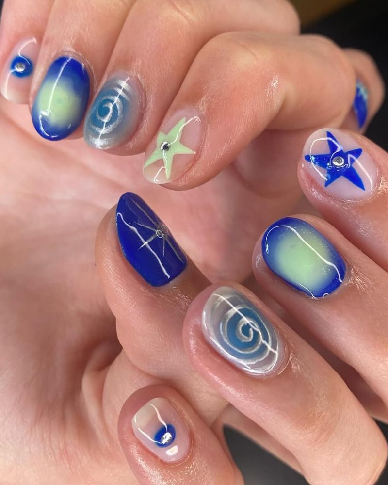 ongles bleus courts, ongles bleu royal