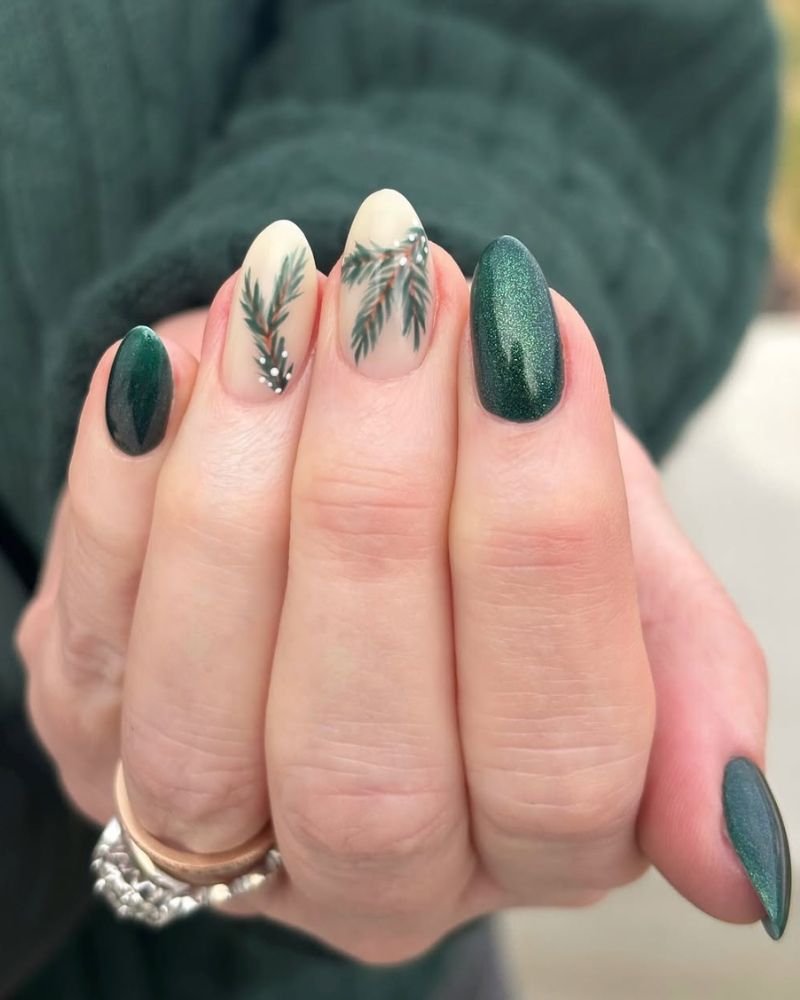 ongles verts de Noël avec motif sapin