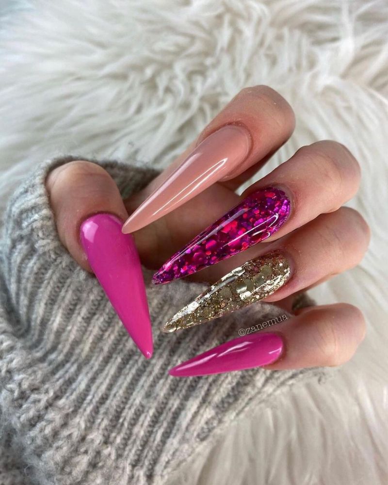 ongles roses acryliques
idées ongles roses
ongles pailletés roses