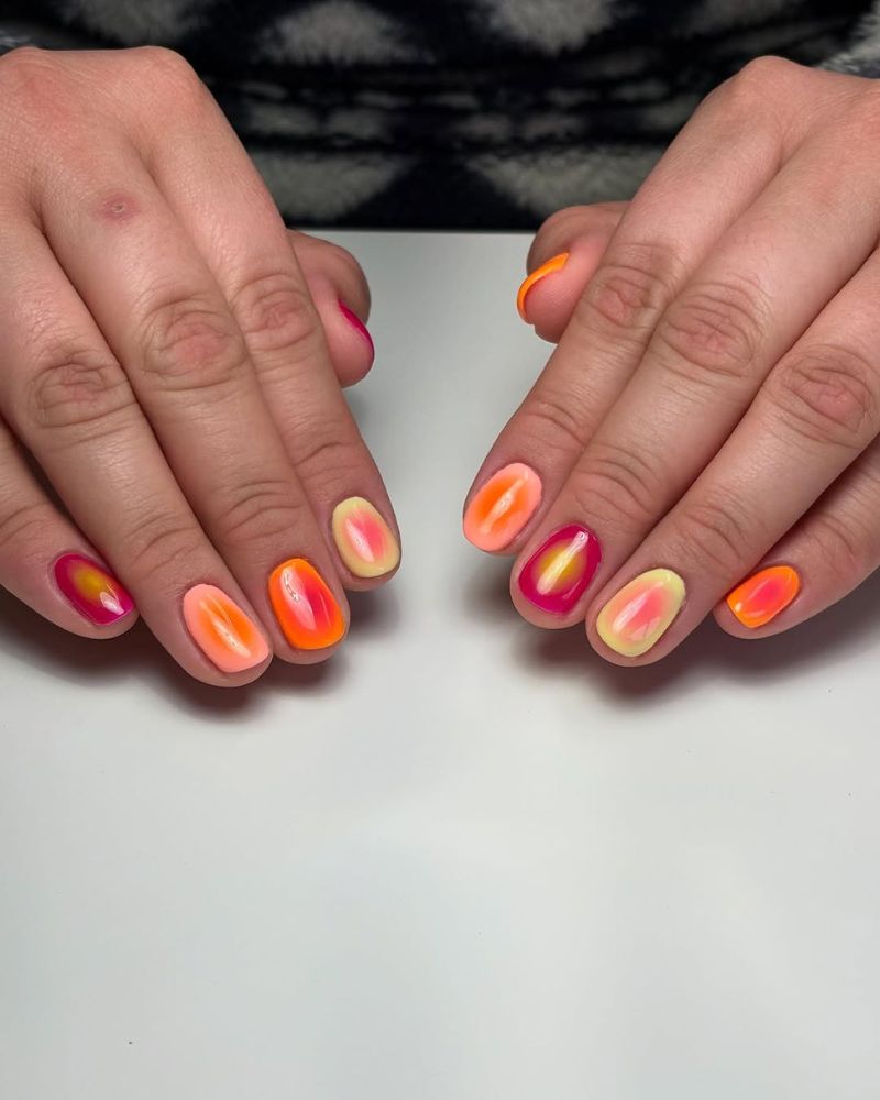 ongles aura, ongles orange, nail art coucher de soleil
