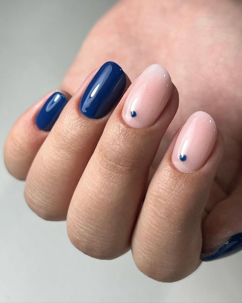 ongles bleu foncé, ongles courts bleus