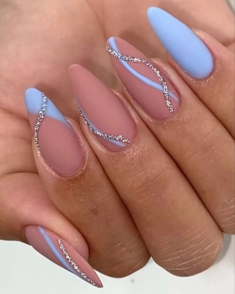 ongles mats, ongles bleu ciel, ongles chics