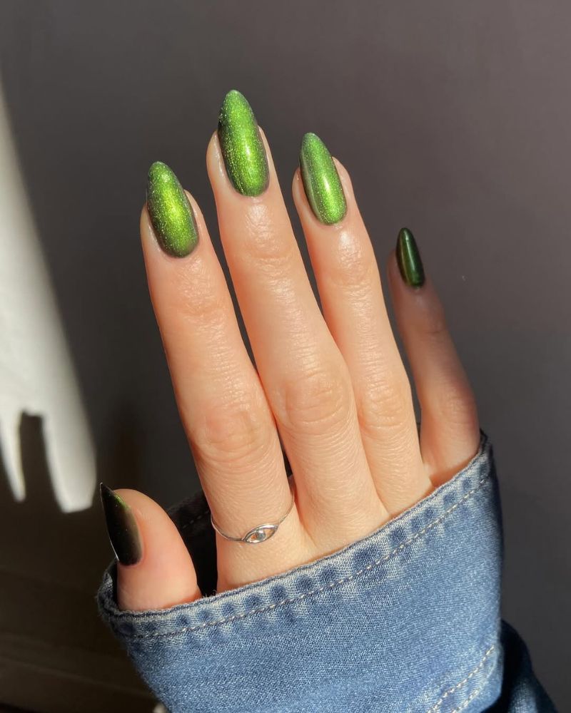 ongles verts scintillants, ongles simples