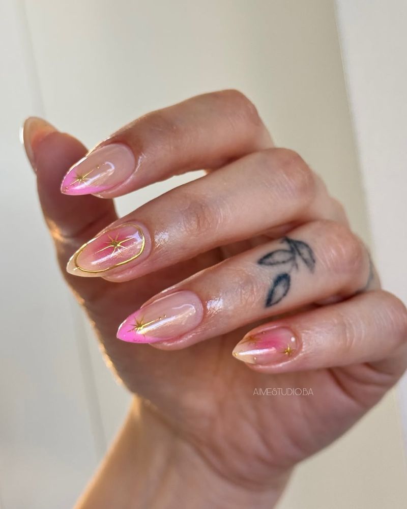 ongles aura rose, ongles stiletto