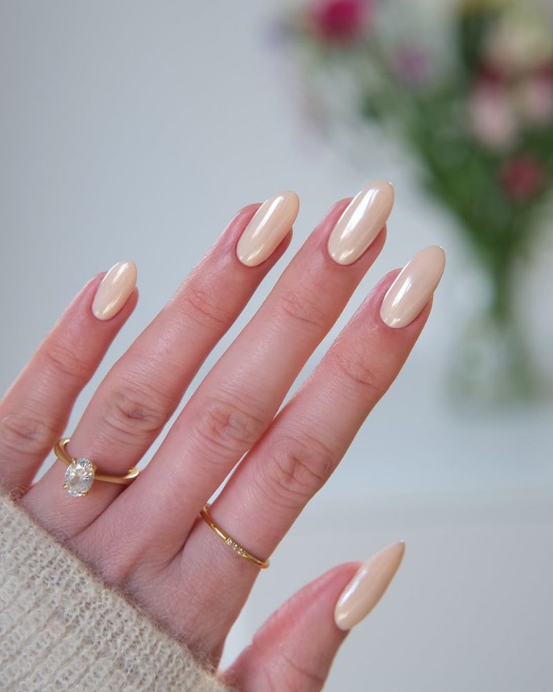 ongles chrome jaunes, design butter doux