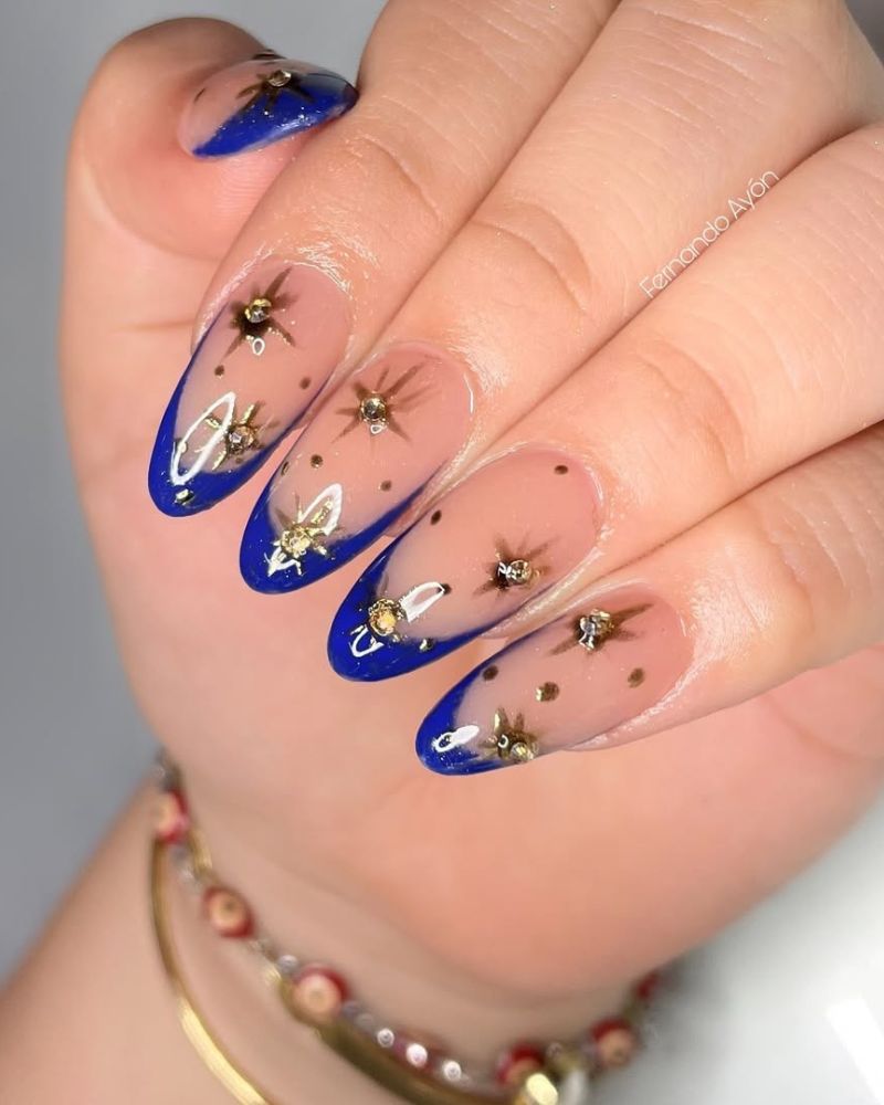French bleue, nail art étoiles dorées