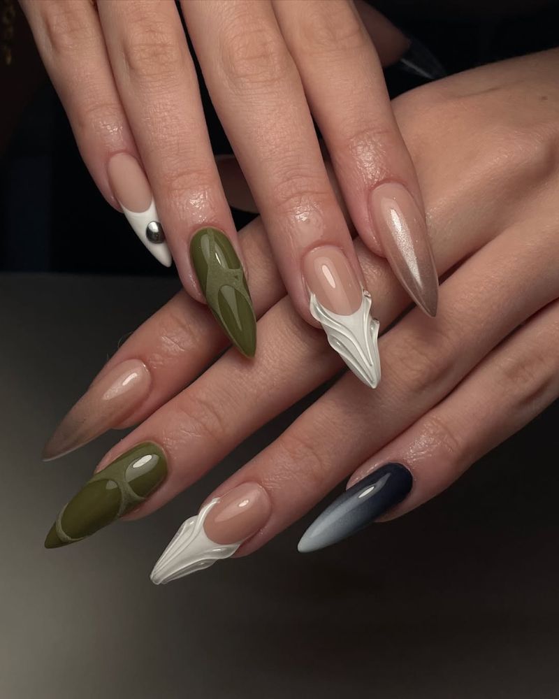 longs ongles stiletto automne avec nuances blanc, vert olive, noir et marron