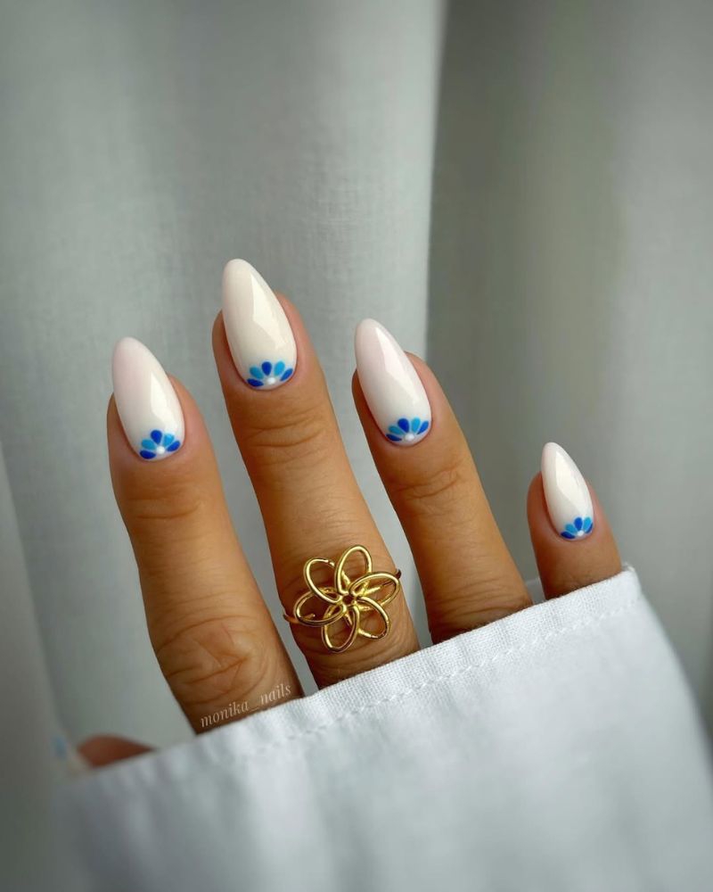 art des ongles bleu chic, art floral simple