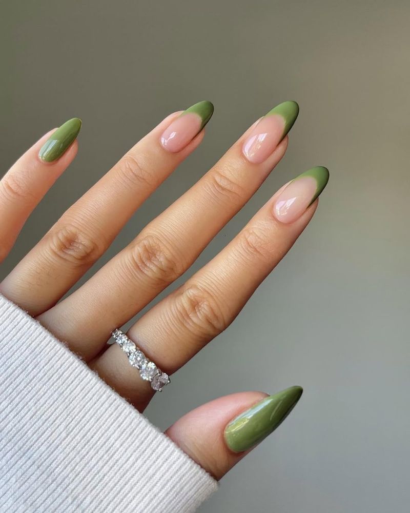 ongles vert clair, french tips