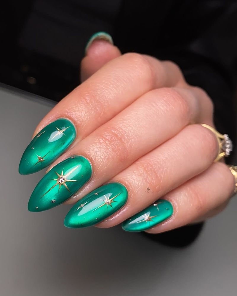 ongles vert menthe, effet œil de chat