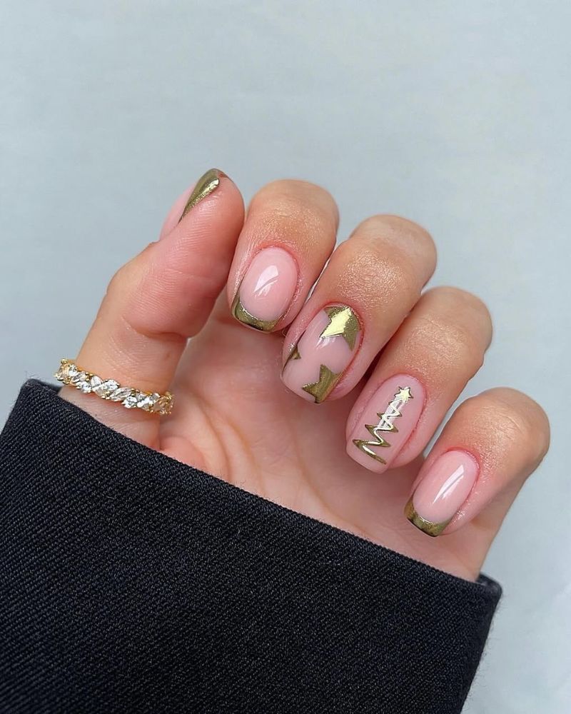 art d’ongles dorés pour manucure de Noël avec french tips