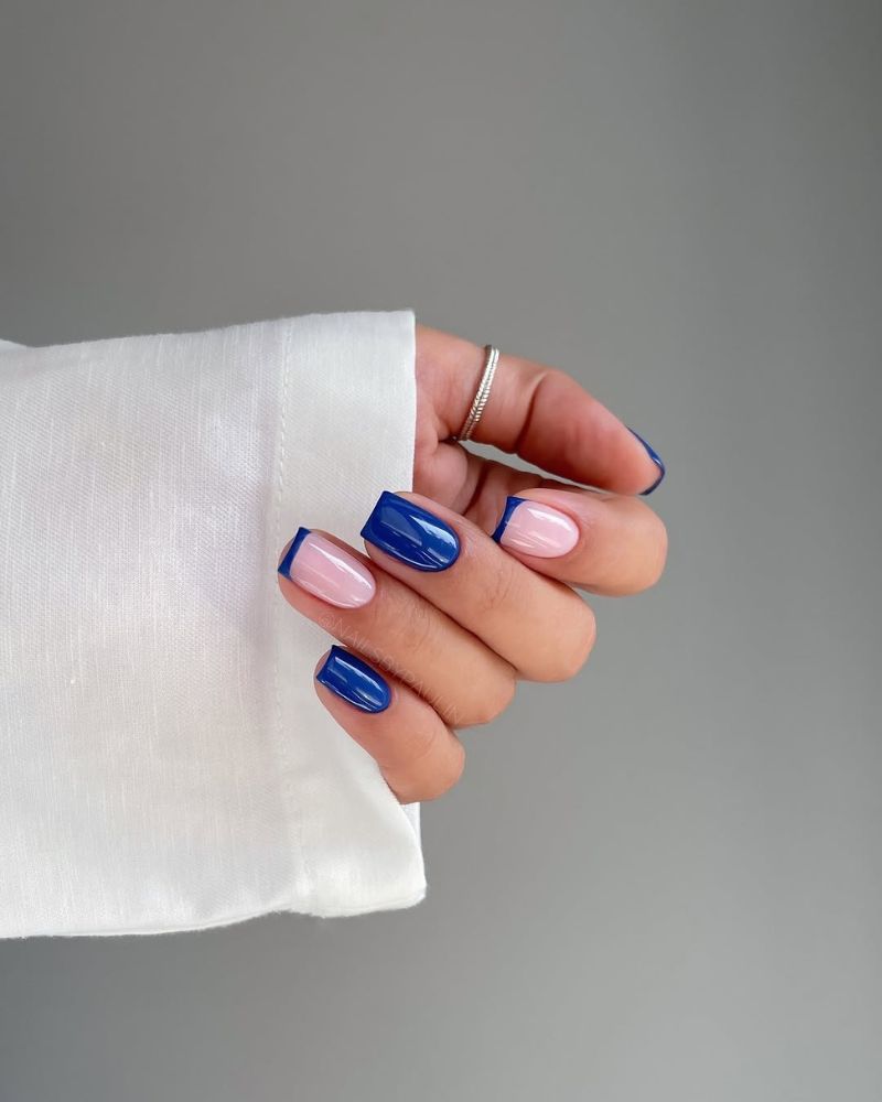 ongles bleus, ongles classe, french nails