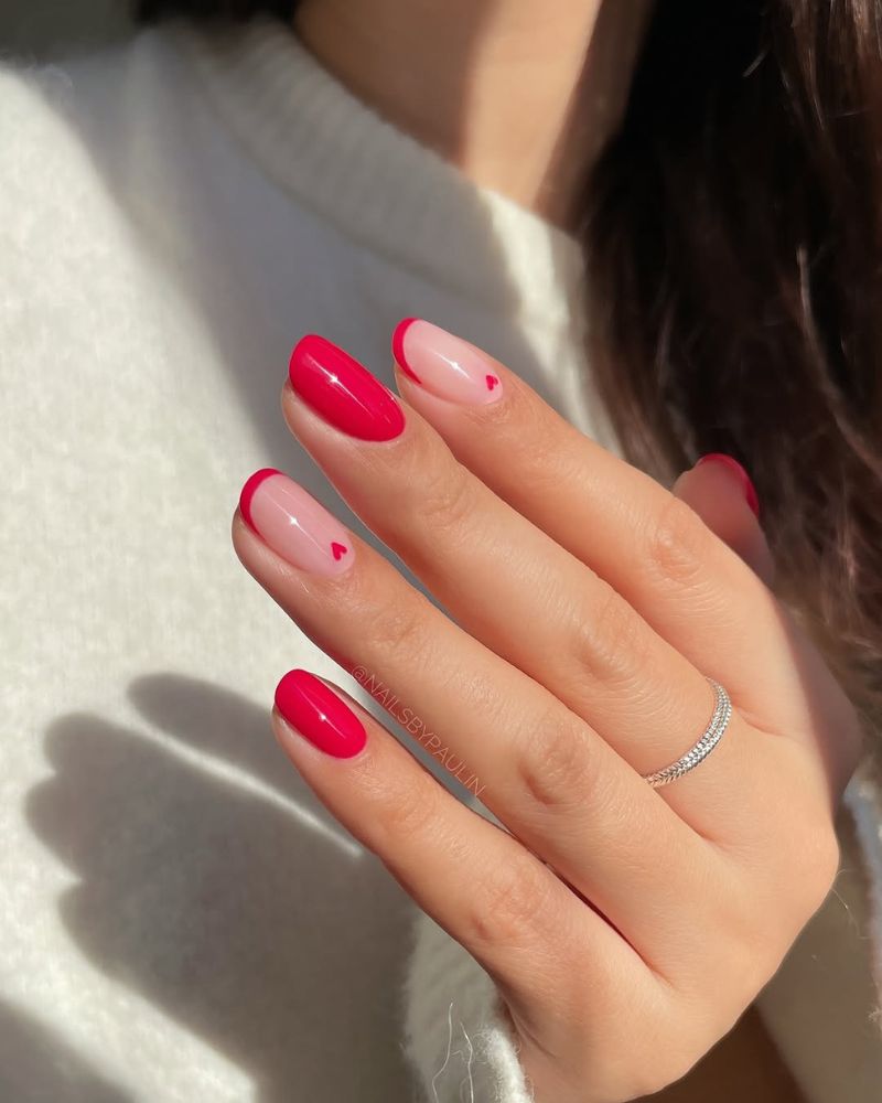 ongles rose vif, ongles roses avec nail art