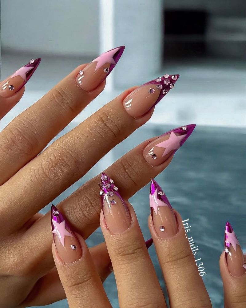 ongles stiletto, french violet, ongles violets chrome