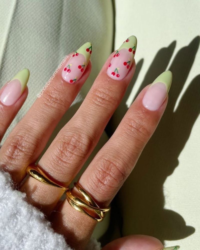 nail art cerise, french tips colorés