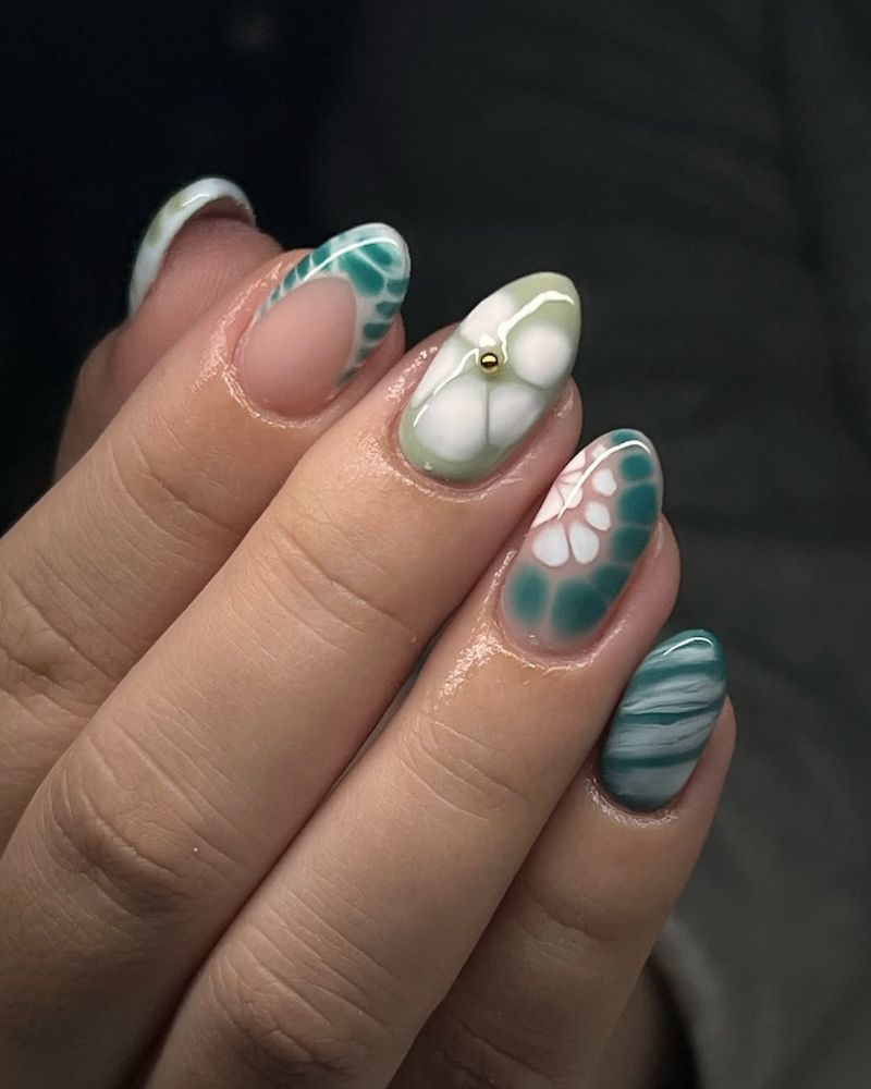 nail art fleurs, ongles vert sauge, ongles de printemps