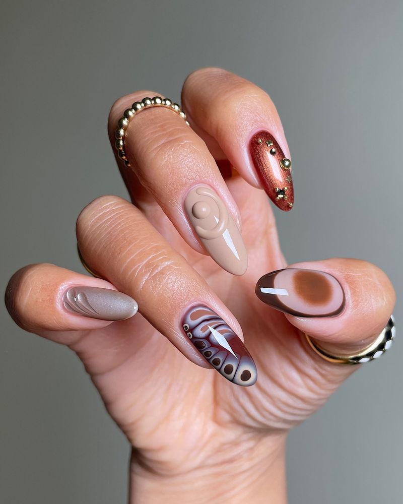 nail art marron pour ongles longs, forme amande