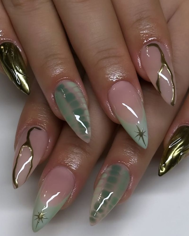 ongles stilettos, ongles chrome or