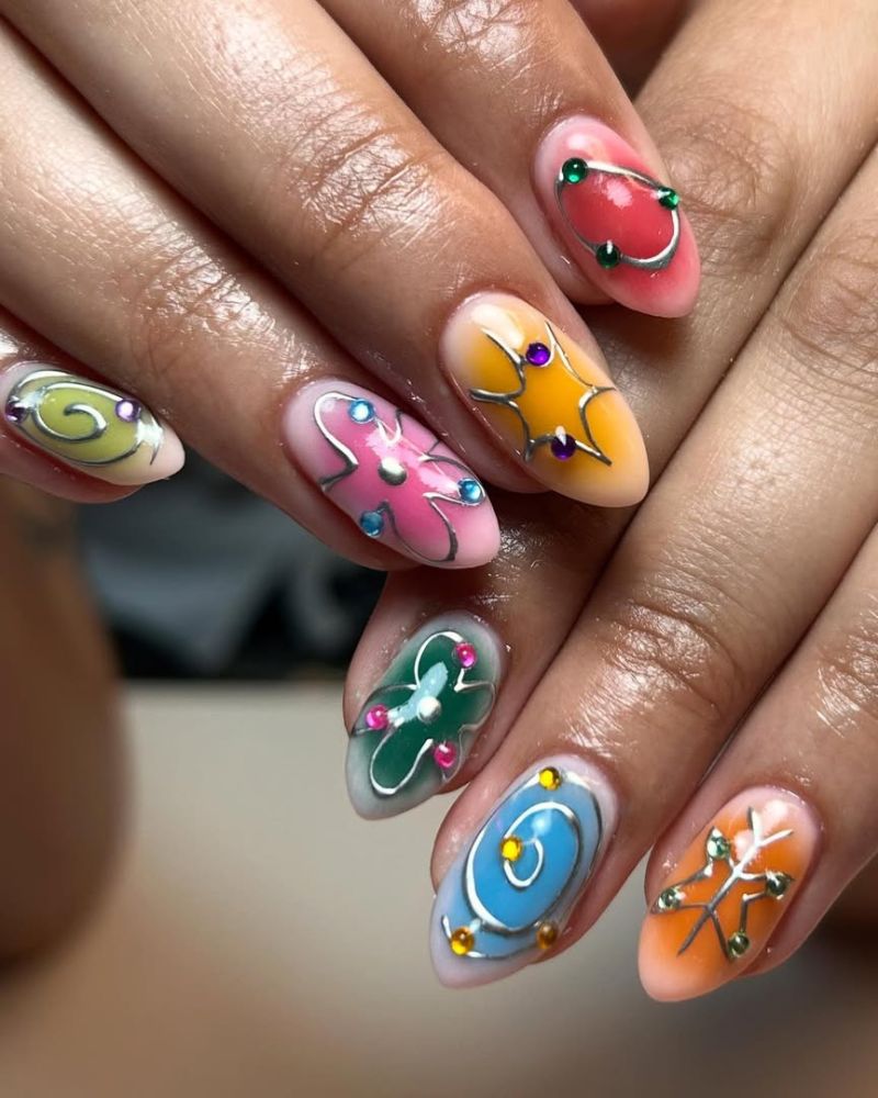 ongles arc-en-ciel avec nail art argenté