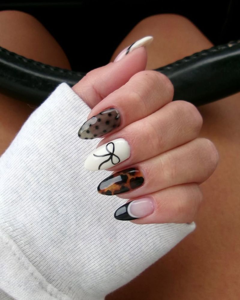 jolis ongles amande d'automne avec nail art écaille de tortue et motifs mignons