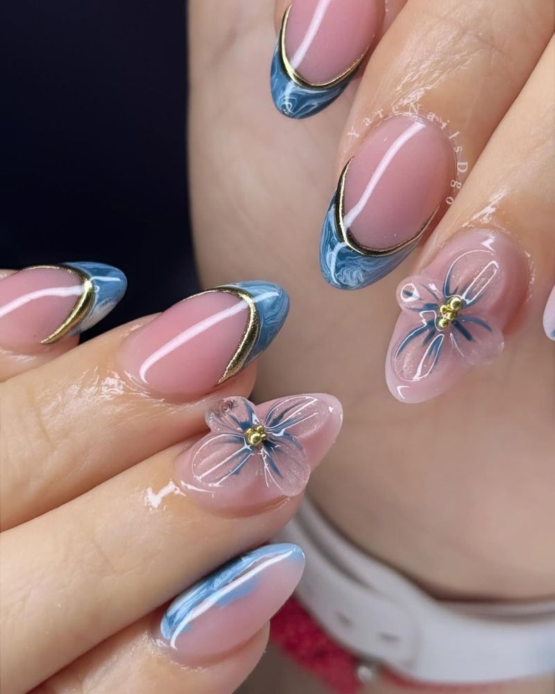 ongles bleus, fleur 3D, ongles marbrés bleu clair