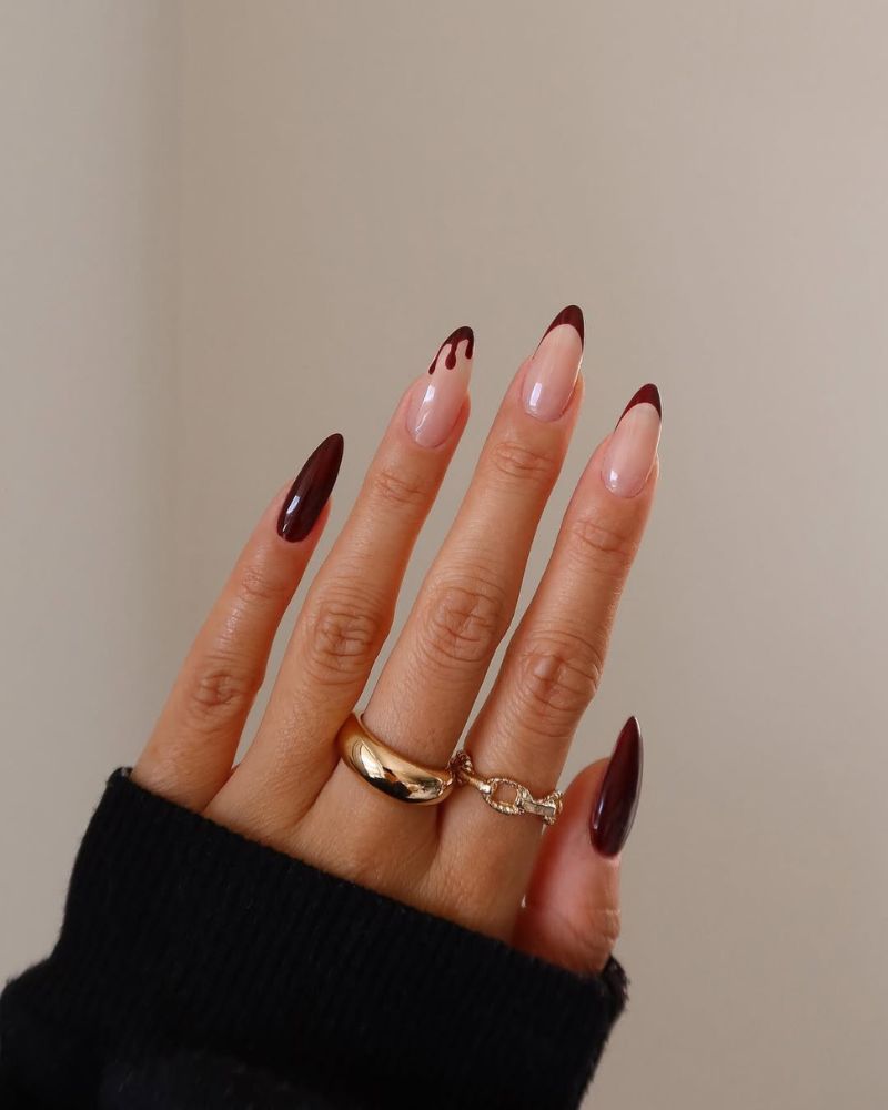 longs ongles stilettos élégants avec nail art bordeaux