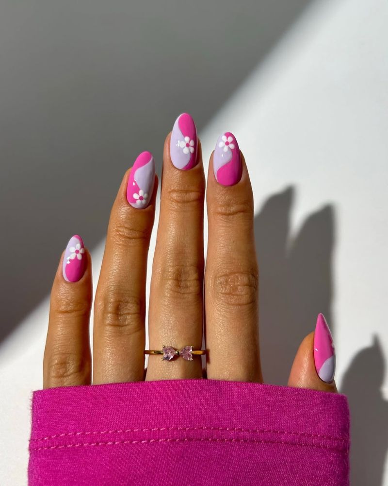 rose avec motifs violets, nail art floral